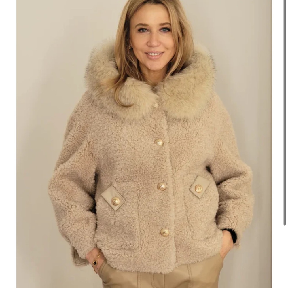 Daniella erin XS Women’s Shearling Fox Fur Hooded Jacket with Gold Button Detail